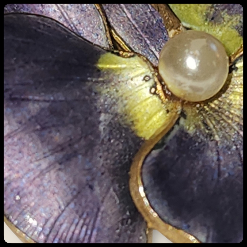 Antique 10K Gold, Enamel, and Pearl Art Nouveau Pansy Brooch - Picture 5 of 12